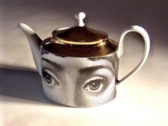 fornasetti_teaskanna_gold_eyes.jpg fornasetti_teaskanna_gold_eyes.jpg